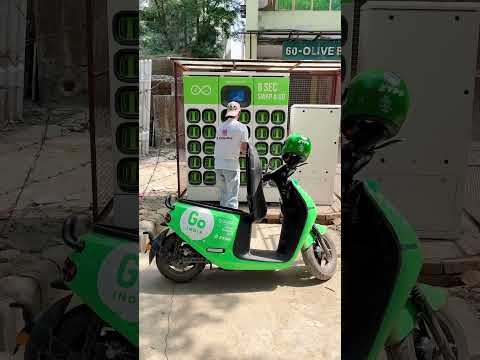 Sirf 6 seconds mein battery charge , kamaal ho gaya bhai #electricvehicle #electricscooter