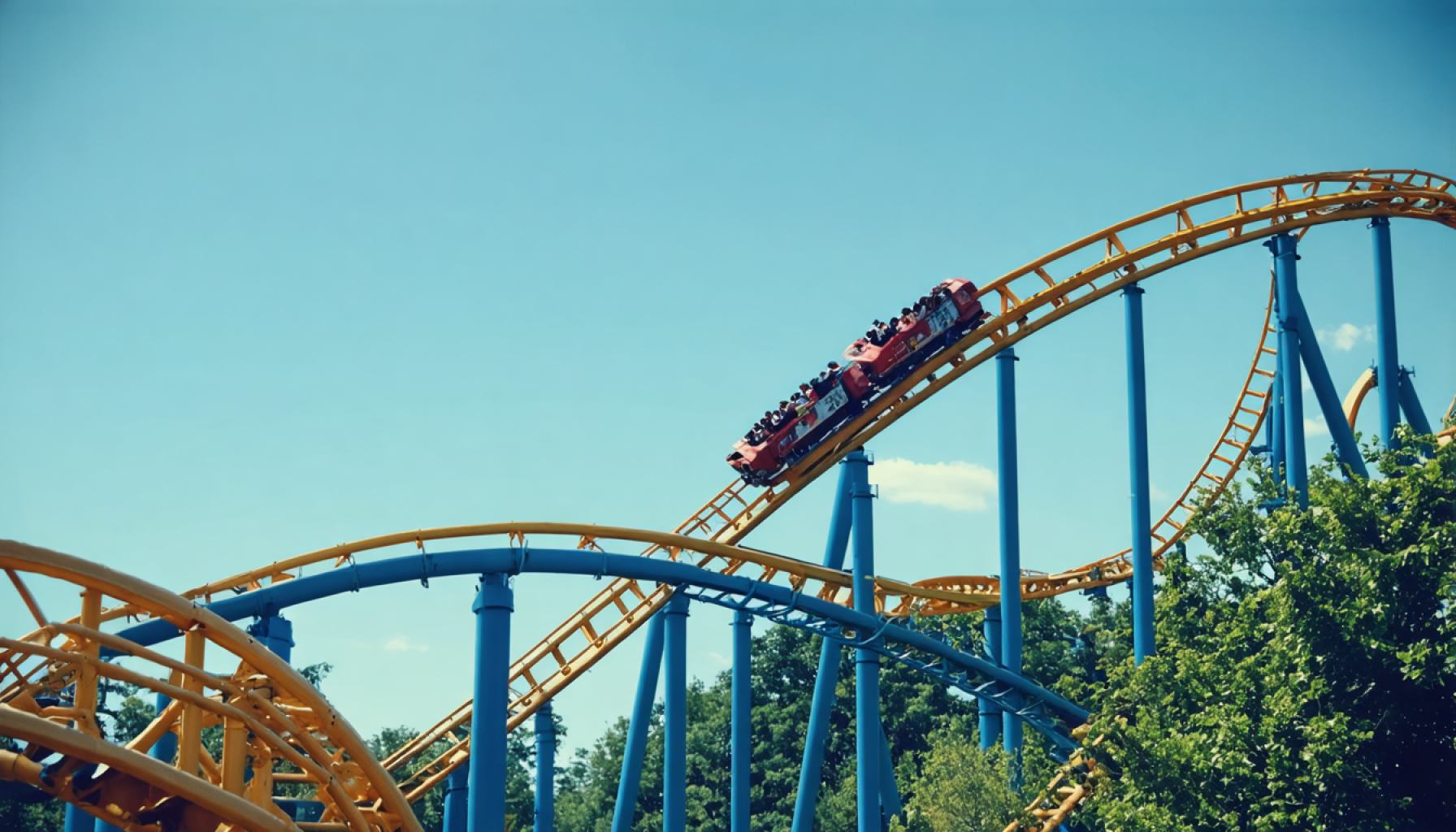 AppLovin's Rollercoaster: Navigating Market Volatility and Seizing Opportunities 